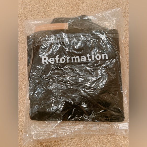 Reformation Garrett Cashmere Oversized Turtleneck - Picture 3 of 3